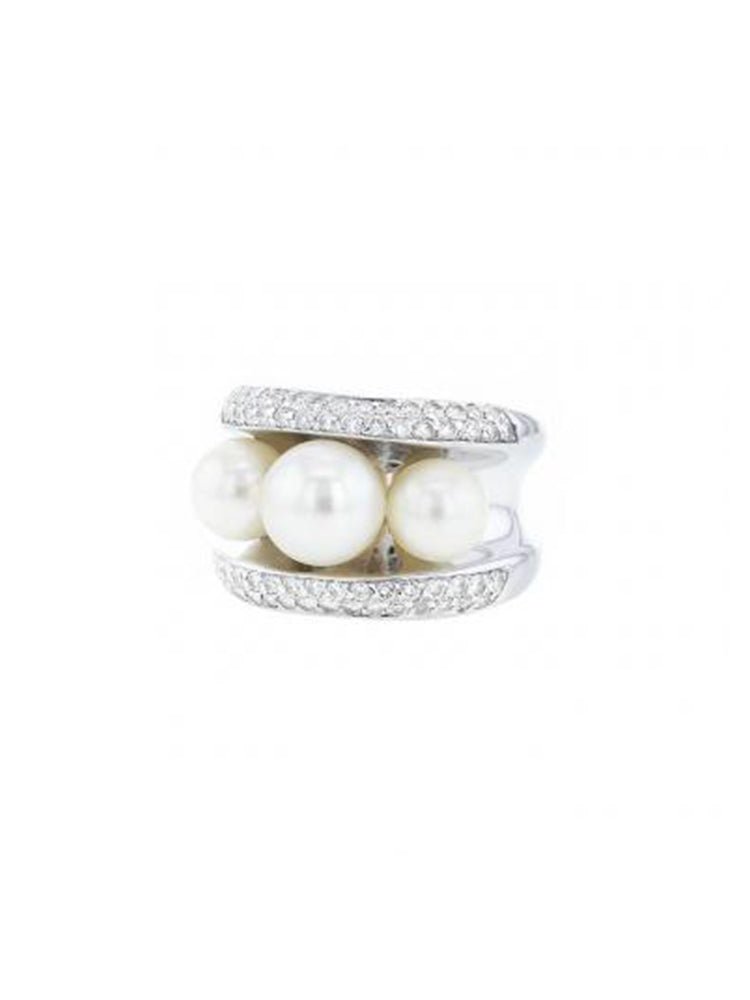 POIRAY Bague  modèle Fidji en or blanc18 carats et  perles de culture blanches et diamants référence : 437018