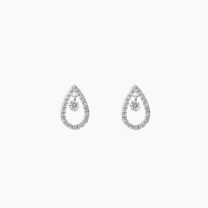 
                  
                    Djula Boucles D'oreilles Poire Avec Petite Pampille en or blanc 18 carats et diamants référence : AKP0955-WG
                  
                