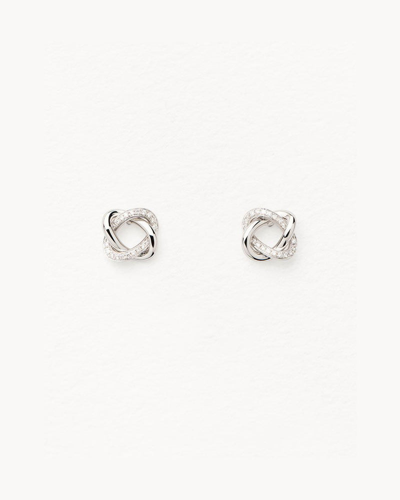 
                  
                    Poiray Boucles-d''oreilles Tresse e or blanc 18 carats et diamants référence : 951110
                  
                